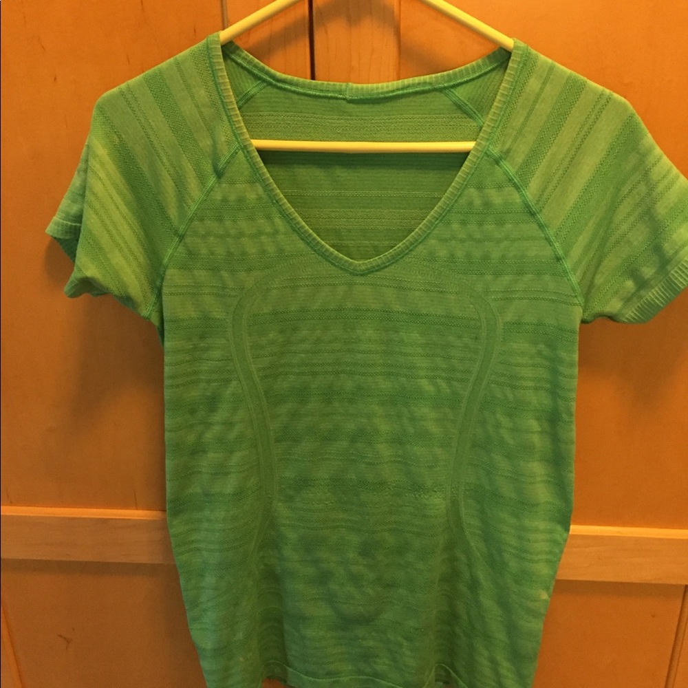 Lululemon top. Size L.